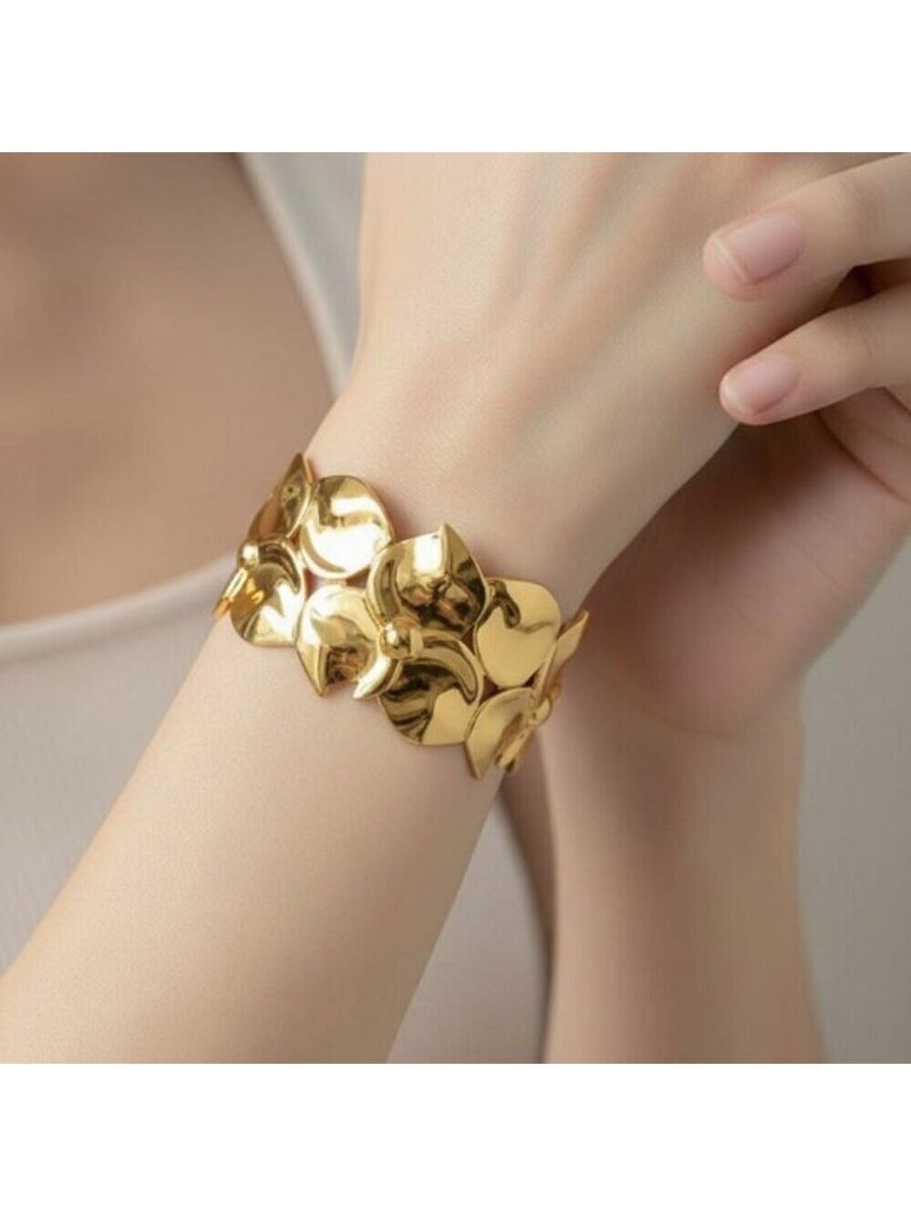 304 Stainless Steel Bracelets High Quality Fashionable Hollow Ring Design Bangle